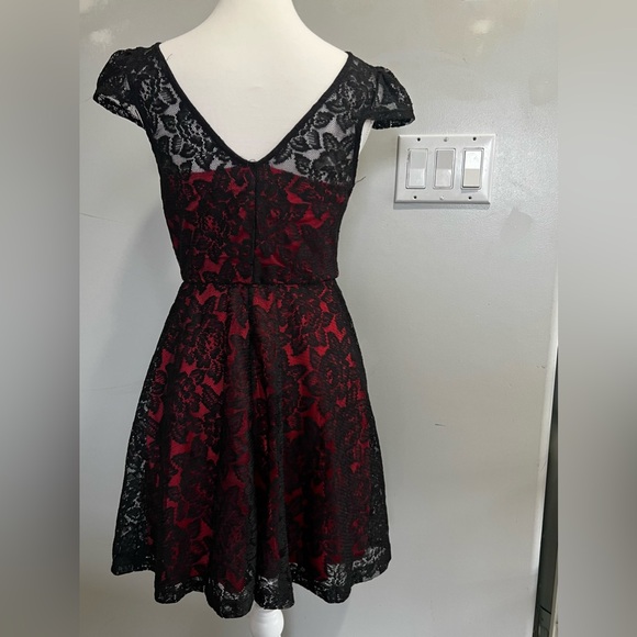 Lace Mini Dress - Picture 3 of 7